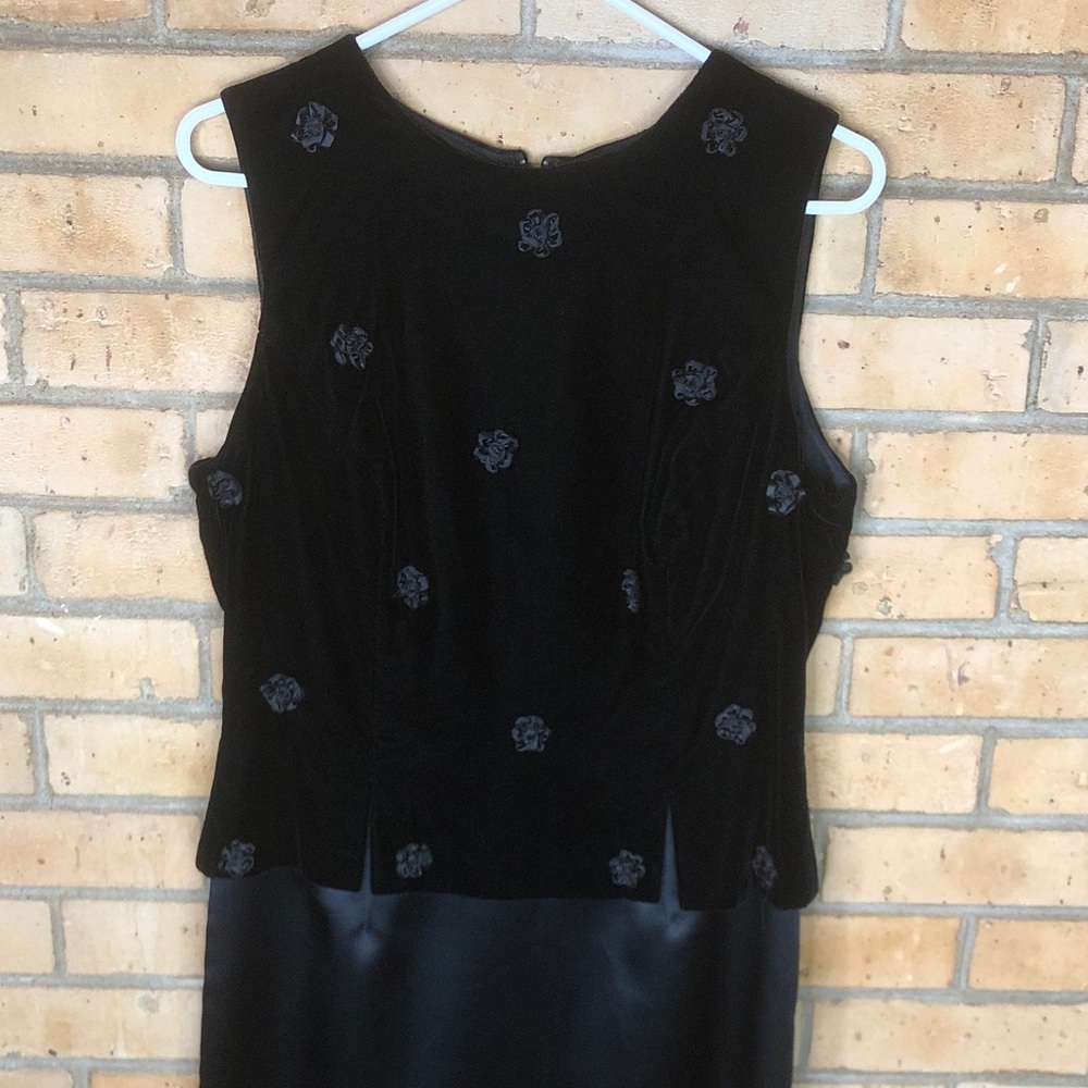Elegant Black Sleeveless Dress